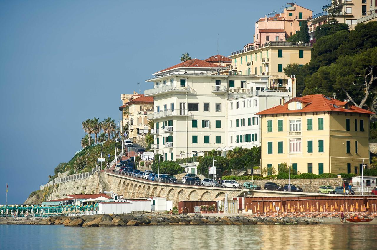 Hotel Corallo Imperia Eksteriør billede